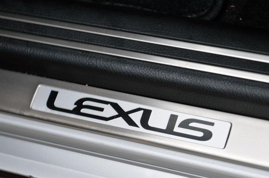  Lexus LS460 F-Sport AWD 2013 года  (фото 8 из 47)